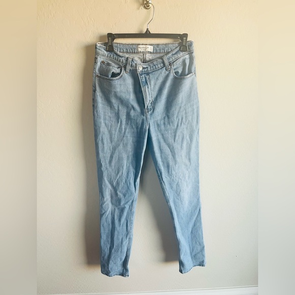 Abercrombie & Fitch Women’s 90s Slim Straight Ultra High Rise Jeans Size 30/10 - Picture 3 of 4
